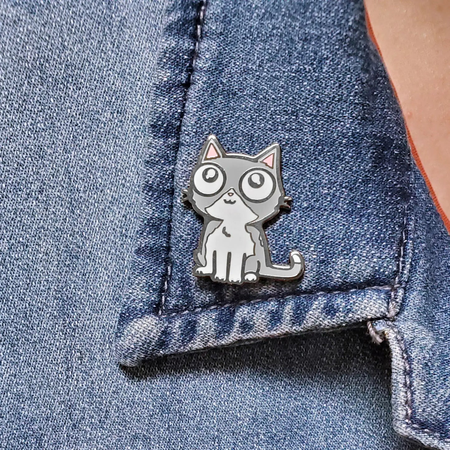 Gray Cat - Enamel Pin